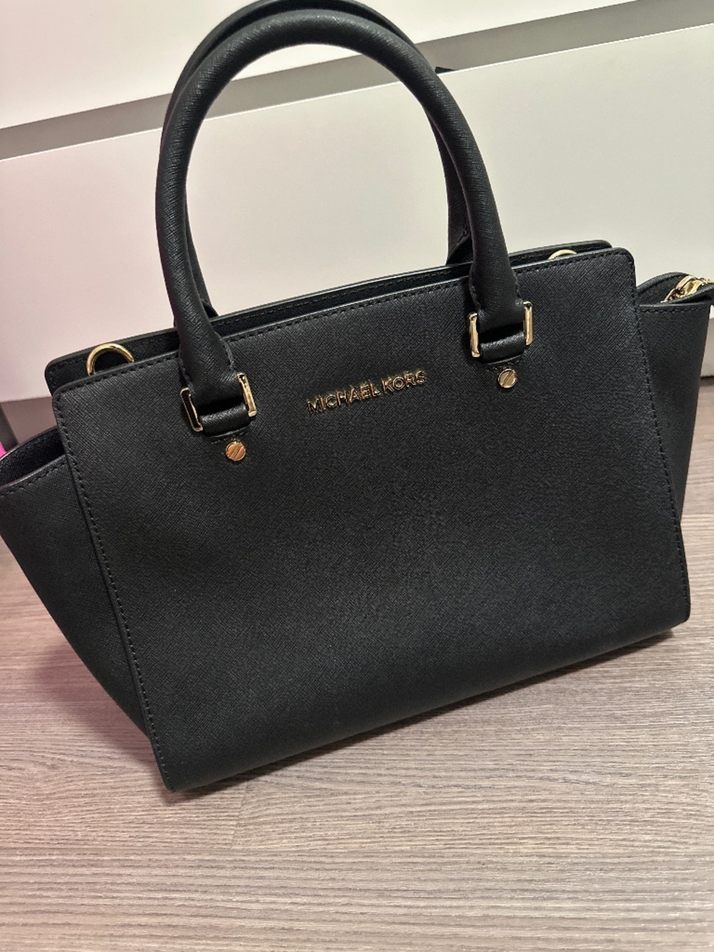 Michael kors satchel bag medium size